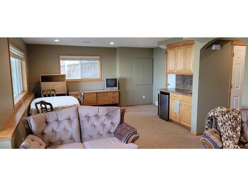 72 Shannon Gardens Sw, Calgary, AB - Indoor Photo Showing Living Room