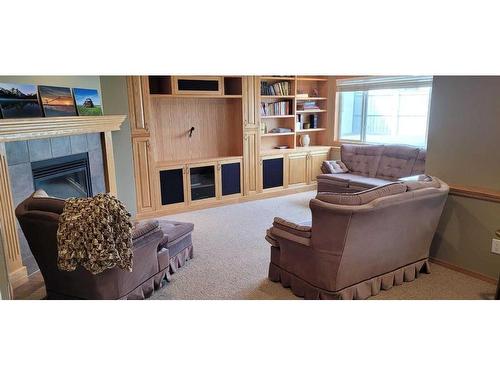 72 Shannon Gardens Sw, Calgary, AB - Indoor With Fireplace