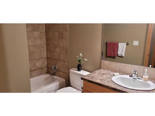 72 Shannon Gardens Sw, Calgary, AB - Indoor Photo Showing Bathroom