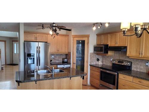 72 Shannon Gardens Sw, Calgary, AB - Indoor Photo Showing Kitchen