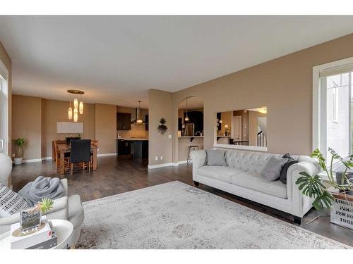 61 Rockford Road Nw, Calgary, AB - Indoor Photo Showing Living Room