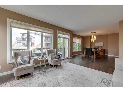 61 Rockford Road Nw, Calgary, AB - Indoor Photo Showing Living Room