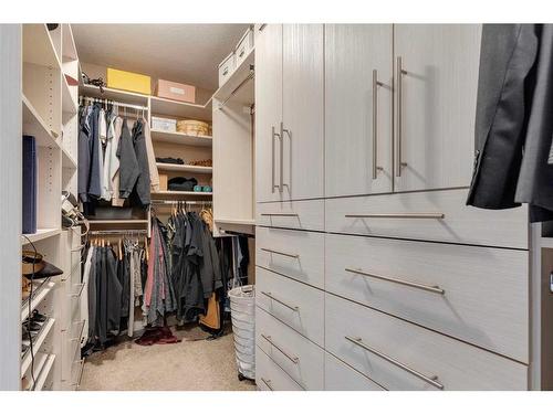 61 Rockford Road Nw, Calgary, AB - Indoor With Storage