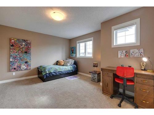 61 Rockford Road Nw, Calgary, AB - Indoor Photo Showing Bedroom