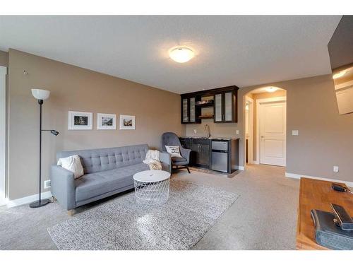 61 Rockford Road Nw, Calgary, AB - Indoor Photo Showing Living Room