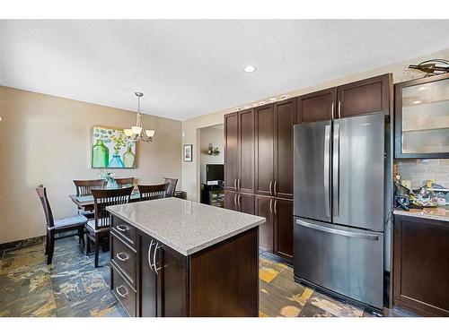 4624 Namaka Crescent Nw, Calgary, AB - Indoor Photo Showing Kitchen