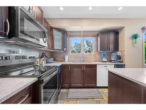 4624 Namaka Crescent Nw, Calgary, AB - Indoor Photo Showing Kitchen