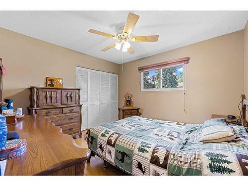 4624 Namaka Crescent Nw, Calgary, AB - Indoor Photo Showing Bedroom