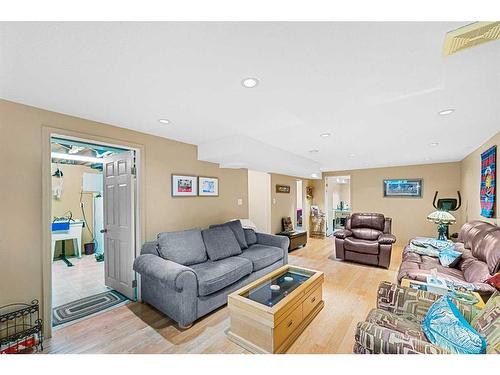 4624 Namaka Crescent Nw, Calgary, AB - Indoor Photo Showing Living Room