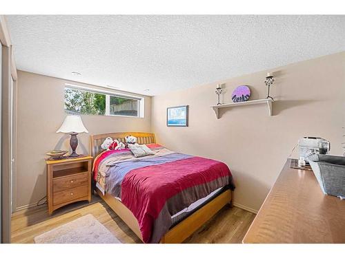 4624 Namaka Crescent Nw, Calgary, AB - Indoor Photo Showing Bedroom