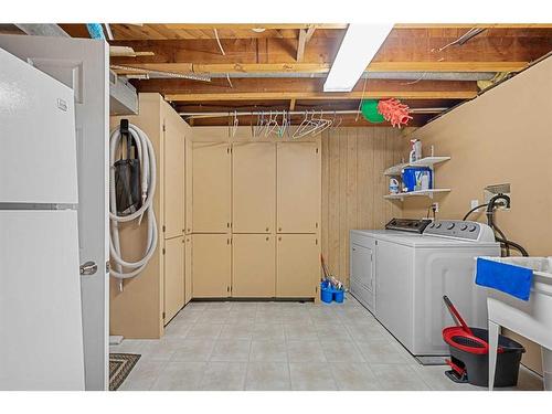 4624 Namaka Crescent Nw, Calgary, AB - Indoor Photo Showing Laundry Room