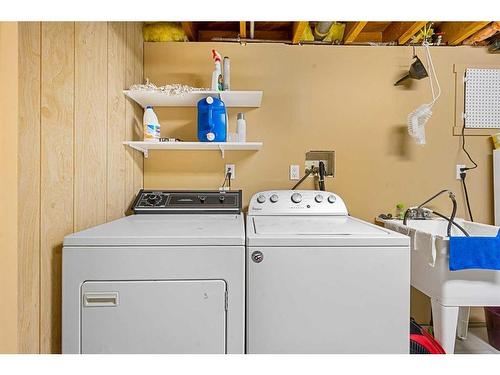 4624 Namaka Crescent Nw, Calgary, AB - Indoor Photo Showing Laundry Room