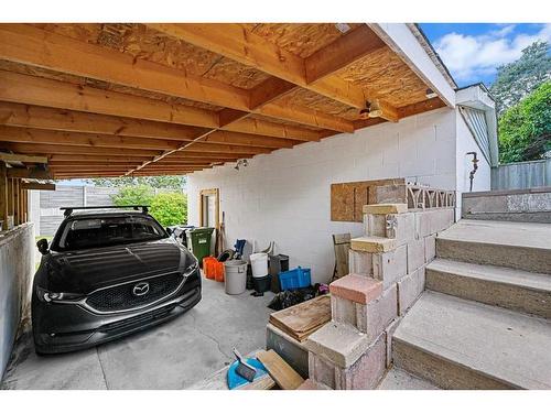 4624 Namaka Crescent Nw, Calgary, AB -  Photo Showing Garage