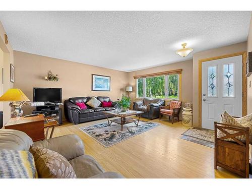 4624 Namaka Crescent Nw, Calgary, AB - Indoor Photo Showing Living Room