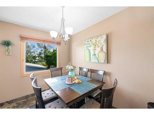 4624 Namaka Crescent Nw, Calgary, AB - Indoor Photo Showing Dining Room