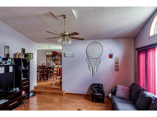 219 10 Avenue Ne, Sundre, AB - Indoor