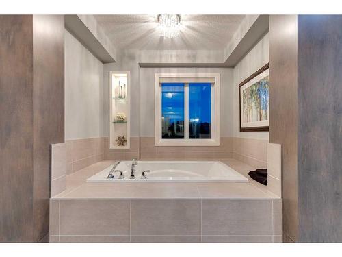 107 Mystic Ridge Park Sw, Calgary, AB - Indoor Photo Showing Bathroom