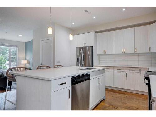 1738 25 Avenue Sw, Calgary, AB - Indoor Photo Showing Kitchen With Stainless Steel Kitchen With Upgraded Kitchen