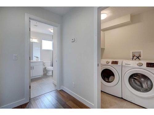 1738 25 Avenue Sw, Calgary, AB - Indoor Photo Showing Bedroom