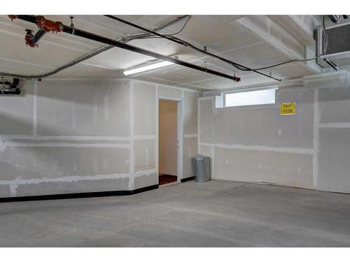 1738 25 Avenue Sw, Calgary, AB - Indoor Photo Showing Garage