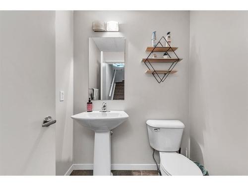 43 Copperpond Close Se, Calgary, AB - Indoor Photo Showing Bathroom