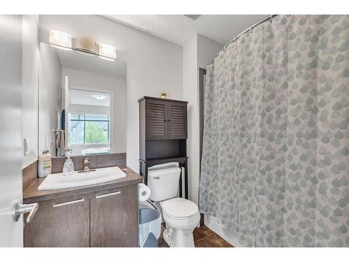 43 Copperpond Close Se, Calgary, AB - Indoor Photo Showing Bathroom