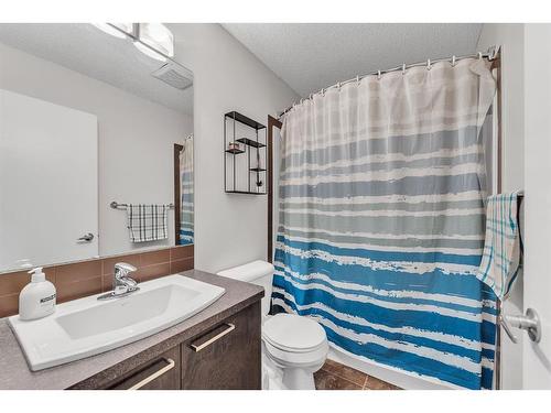 43 Copperpond Close Se, Calgary, AB - Indoor Photo Showing Bathroom