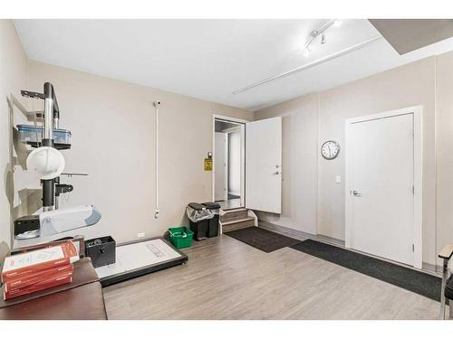 164 9 Street Ne, Calgary, AB - Indoor Photo Showing Other Room