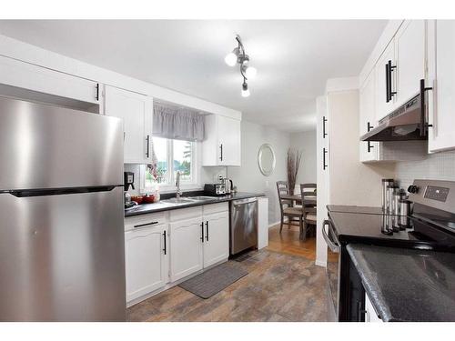 810 Brentwood Crescent, Strathmore, AB - Indoor Photo Showing Kitchen