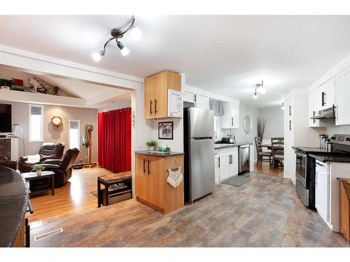 810 Brentwood Crescent, Strathmore, AB - Indoor Photo Showing Kitchen