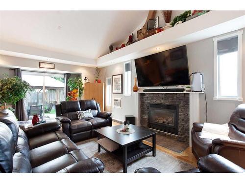 810 Brentwood Crescent, Strathmore, AB - Indoor Photo Showing Living Room With Fireplace