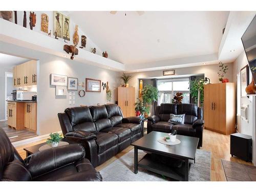 810 Brentwood Crescent, Strathmore, AB - Indoor Photo Showing Living Room