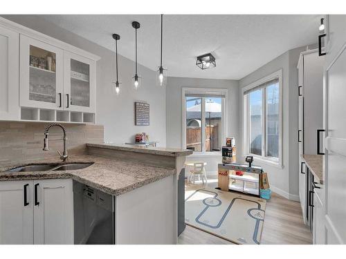 3118 38 Street Sw, Calgary, AB - Indoor Photo Showing Kitchen With Double Sink With Upgraded Kitchen