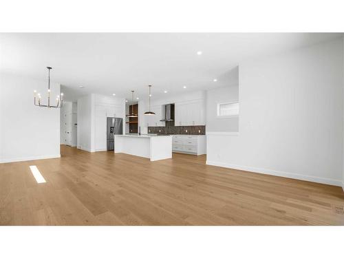 530 30 Avenue Ne, Calgary, AB - Indoor Photo Showing Kitchen