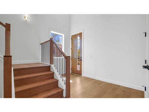 530 30 Avenue Ne, Calgary, AB - Indoor Photo Showing Other Room