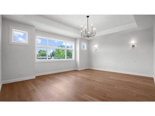 530 30 Avenue Ne, Calgary, AB - Indoor Photo Showing Other Room