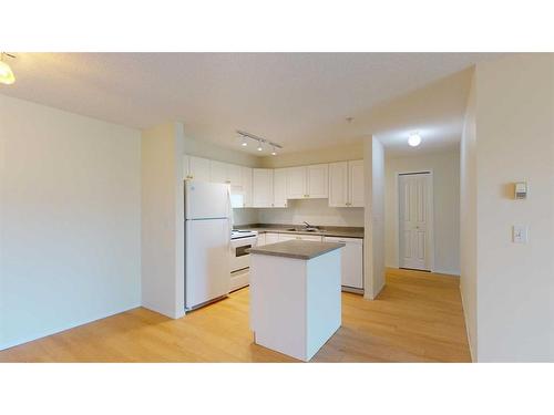 312-4000 Somervale Court Sw, Calgary, AB - Indoor Photo Showing Kitchen