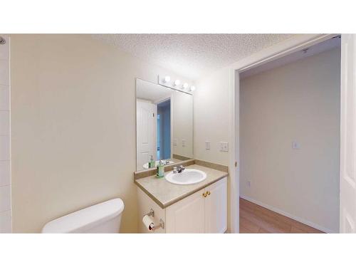 312-4000 Somervale Court Sw, Calgary, AB - Indoor Photo Showing Bathroom