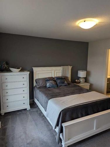 40 Northlander Road West, Lethbridge, AB - Indoor Photo Showing Bedroom