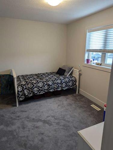 40 Northlander Road West, Lethbridge, AB - Indoor Photo Showing Bedroom