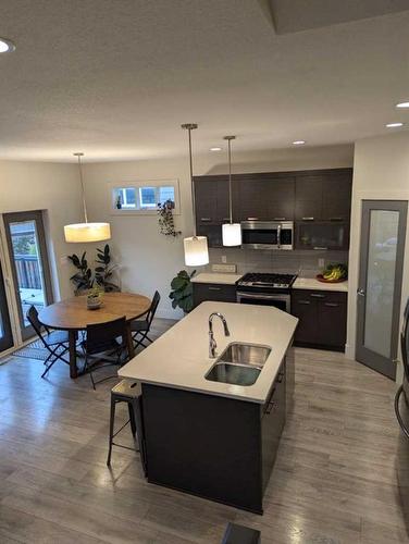 40 Northlander Road West, Lethbridge, AB - Indoor Photo Showing Kitchen With Double Sink