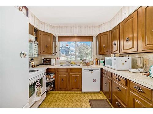 2234 7 Avenue Nw, Calgary, AB - Indoor Photo Showing Kitchen With Double Sink