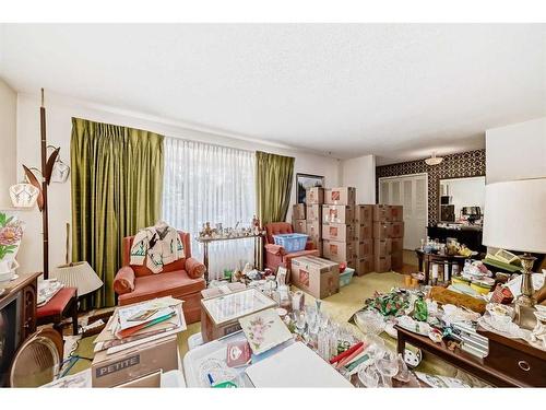 2234 7 Avenue Nw, Calgary, AB - Indoor Photo Showing Living Room