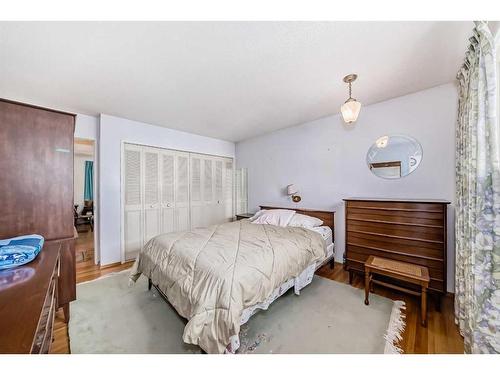 2234 7 Avenue Nw, Calgary, AB - Indoor Photo Showing Bedroom