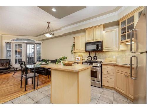 104-1315 12 Avenue Sw, Calgary, AB - Indoor Photo Showing Kitchen