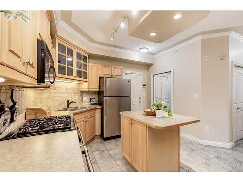 104-1315 12 Avenue Sw, Calgary, AB - Indoor Photo Showing Kitchen With Double Sink