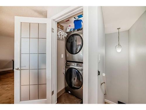 20-712 4 Street Ne, Calgary, AB - Indoor Photo Showing Laundry Room