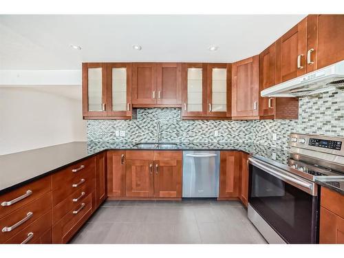 4635 North Haven Drive Nw, Calgary, AB - Indoor Photo Showing Kitchen With Double Sink