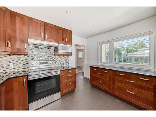 4635 North Haven Drive Nw, Calgary, AB - Indoor Photo Showing Kitchen With Upgraded Kitchen