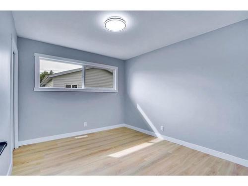 1615 Rouleau Crescent Se, Calgary, AB - Indoor Photo Showing Other Room